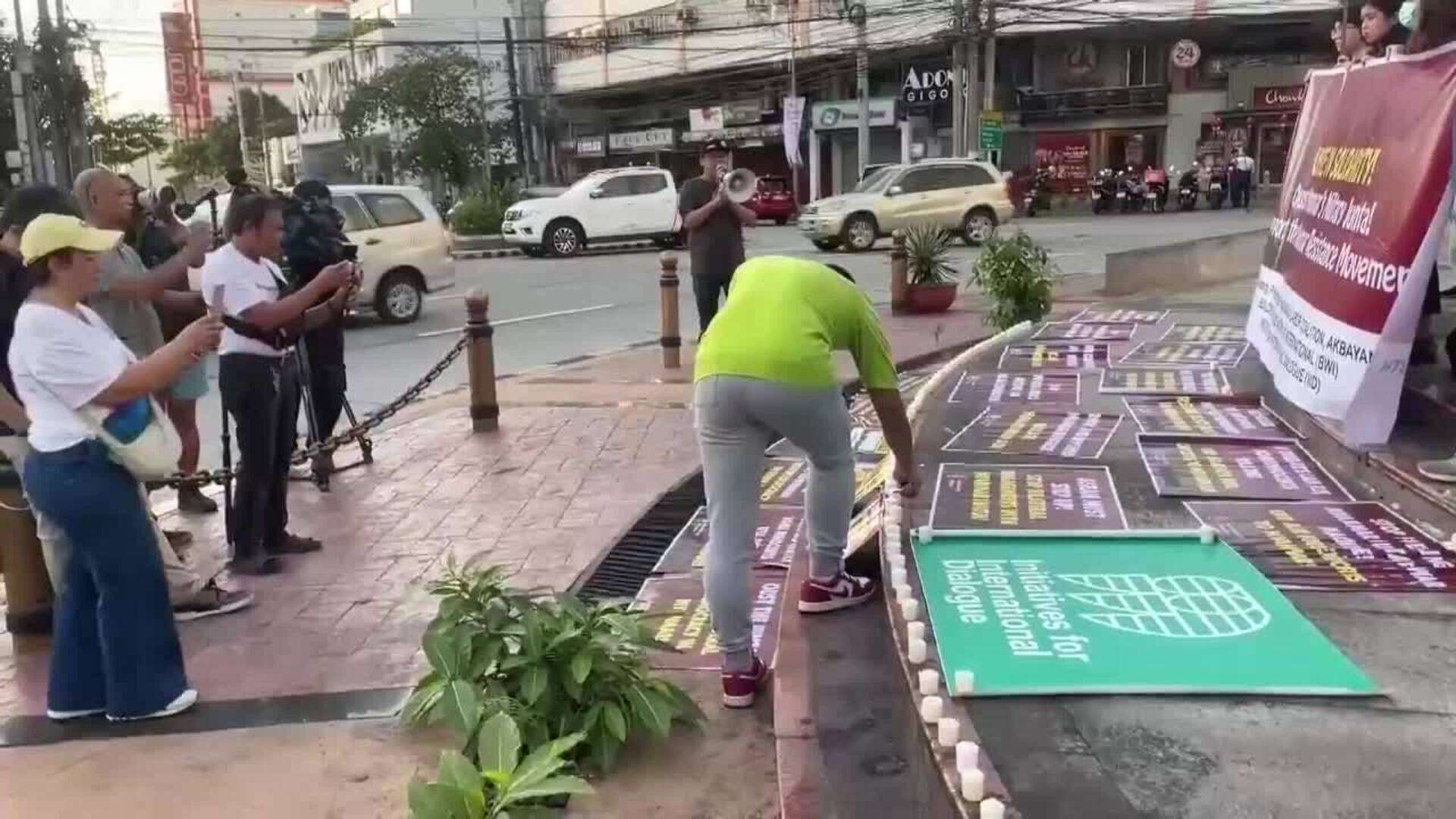 Manifestantes en Manila exigen restaurar la democracia en Birmania a 4 años del golpe de Estado