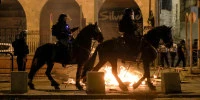 Clashes in Jerusalem as police struggle with opposing protest groups
