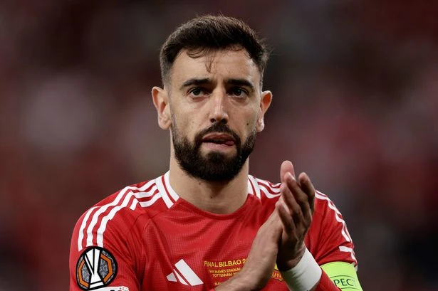 Bruno Fernandes offers to leave Man Utd in transfer bombshell after Tottenham defeat