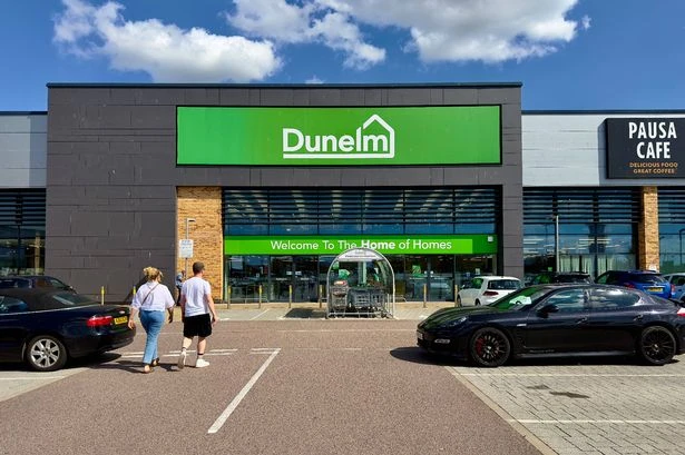 Dunelm's £20 'new fave' retro duvet set that 'brightens any plain room'