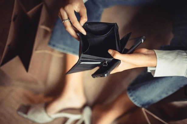 DWP claimants hit by £400 payment delays 'on cliff-edge of poverty'