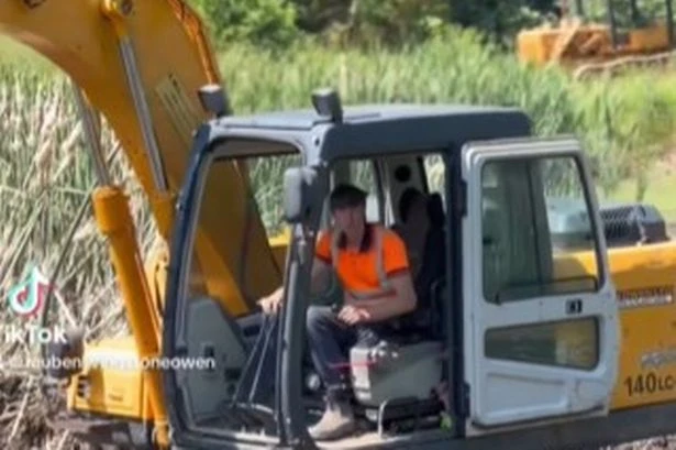 Reuben Owen flooded with same comment after issue forces him to stop work