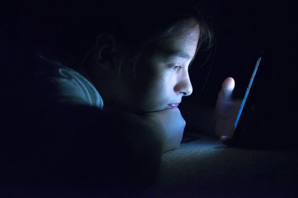 Young people will spend 25 years of their lives glued to smartphones