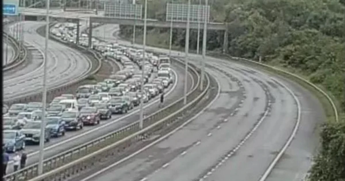 BREAKING: M60 closure LIVE: All traffic stopped on major motorway as 'police incident' underway