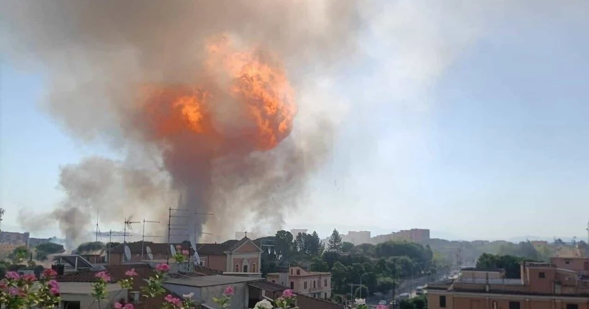 LiveRome explosion LIVE: Prenestino locals run for their lives as blast hits capital