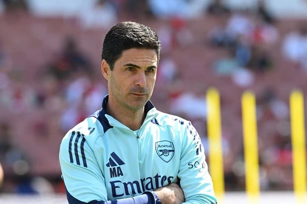 Arsenal suffer transfer hammer blow after striker performs huge U-turn days after 'agreement'