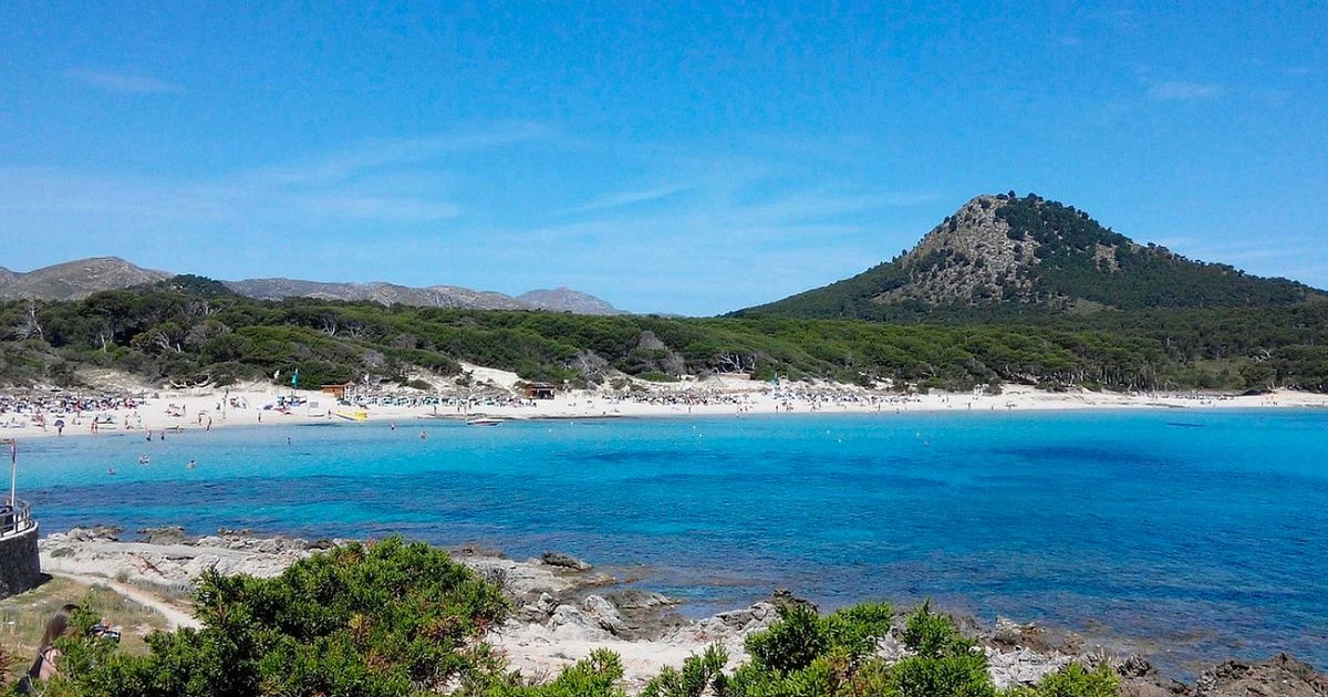 Brit killed in Majorca after losing his balance and plunging off 16ft wall