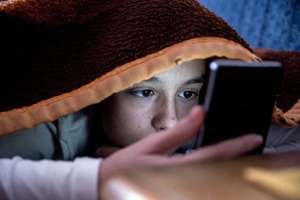 Brits are so tech mad they'd give up sex, partners and dad to keep mobile phones