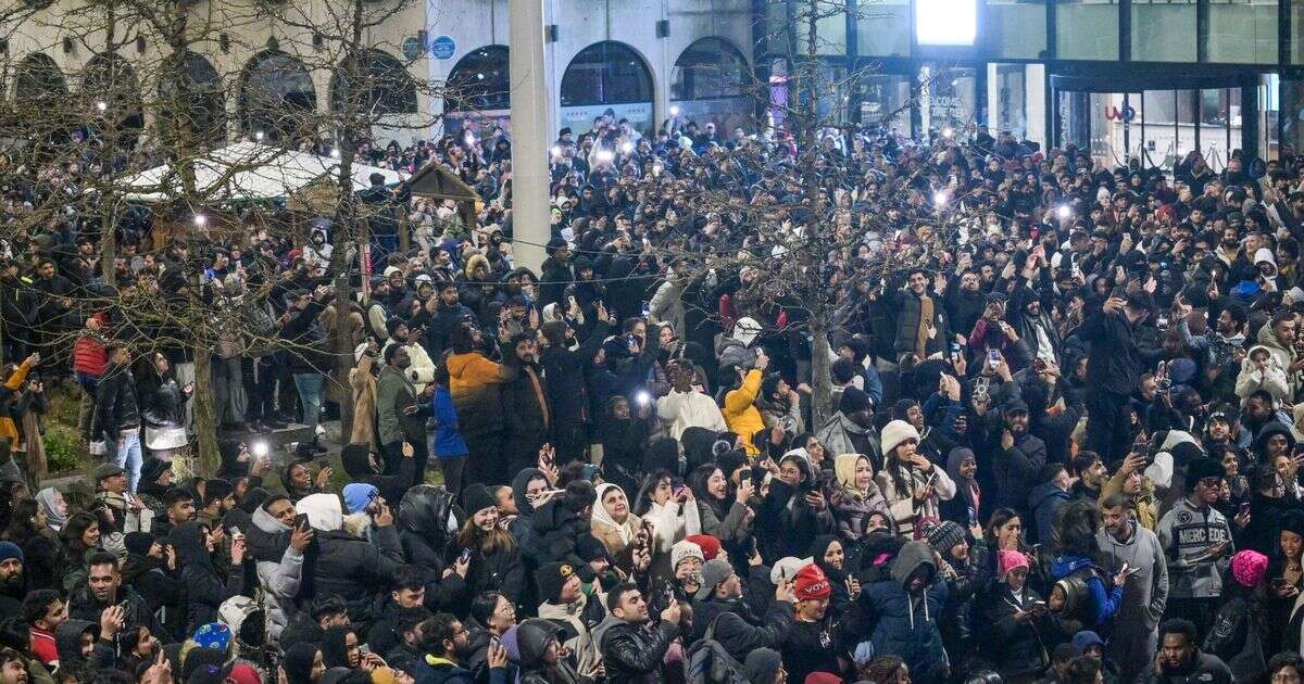 Thousands of revellers gather in Birmingham city centre for scam 'firework spectacular'