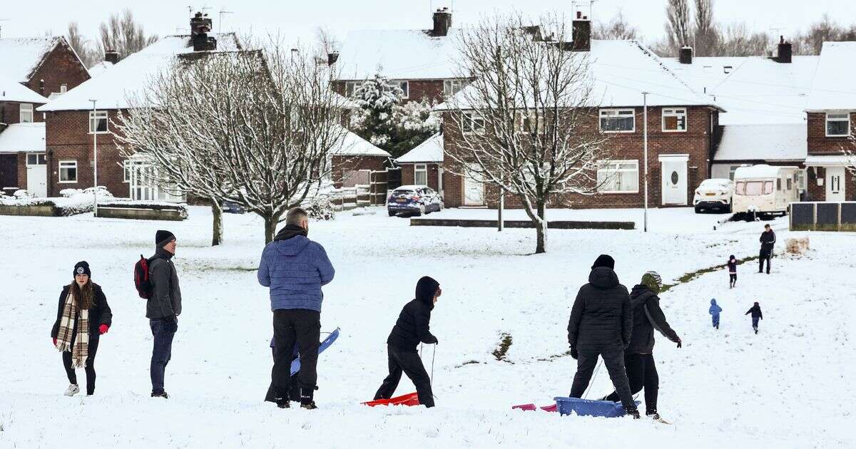 UK weather maps show exact time 350-mile wall of snow will hit major cities this week