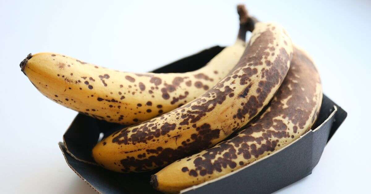 Bananas stay fresh for more than a week by putting them in one location