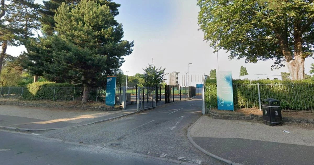 Teddington School incident: Mystery as 'lots of police and ambulances' swarm to scene