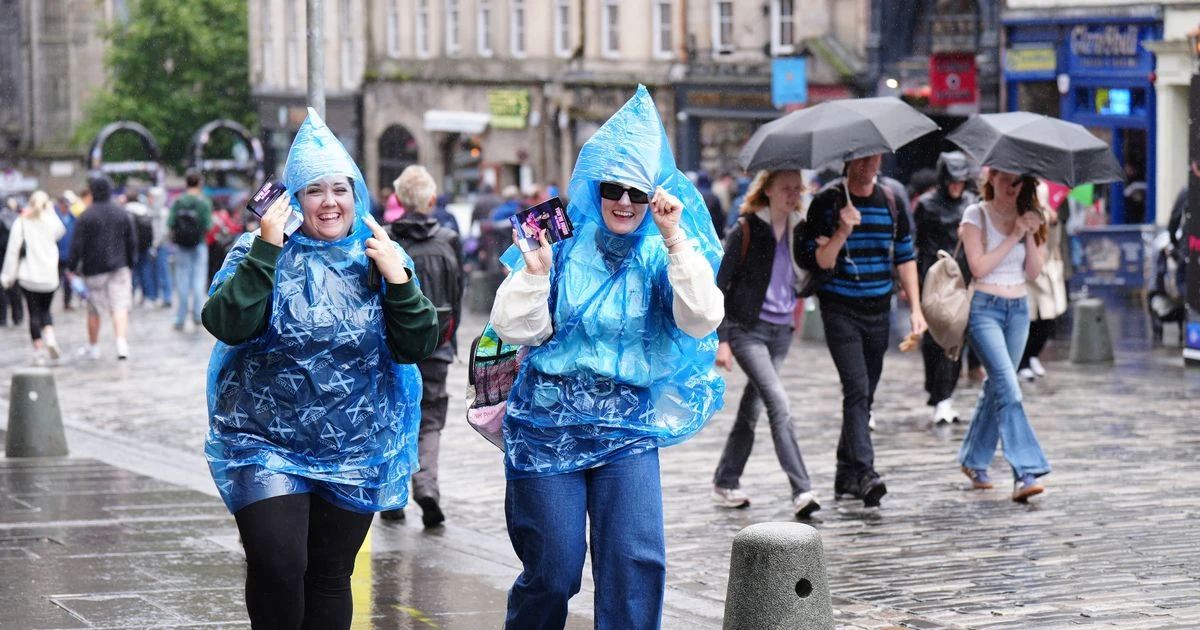 LiveStorm Amy Live as UK to be battered by 95mph gusts and heavy rain