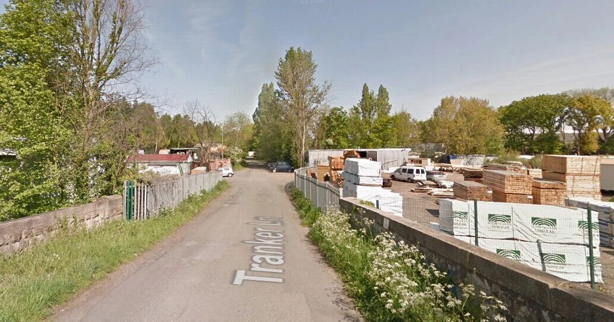 Worksop 'explosion': Firefighters rush to scene as people told 'shut windows'