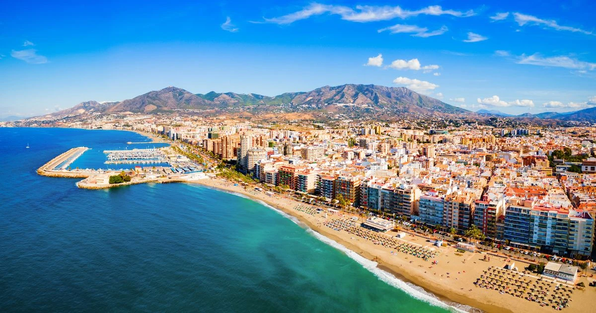 Brit tourist dies in Costa del Sol 'drowning' after late evening swim