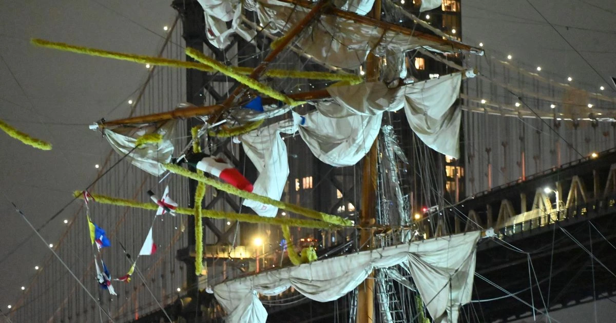 LiveBrooklyn Bridge LIVE: Two dead and two fighting for life after Mexican Navy ship hits landmark