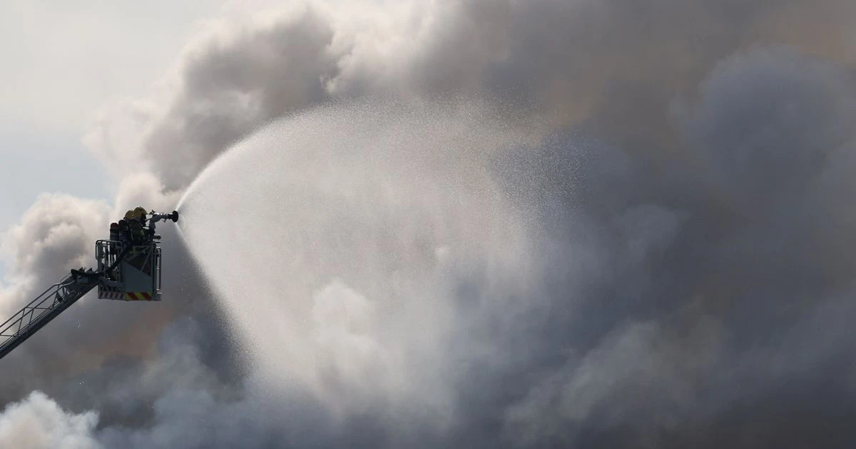 Barcelona fire: Toxic chlorine cloud covers part of major city as 160,000 people warned to stay indoors