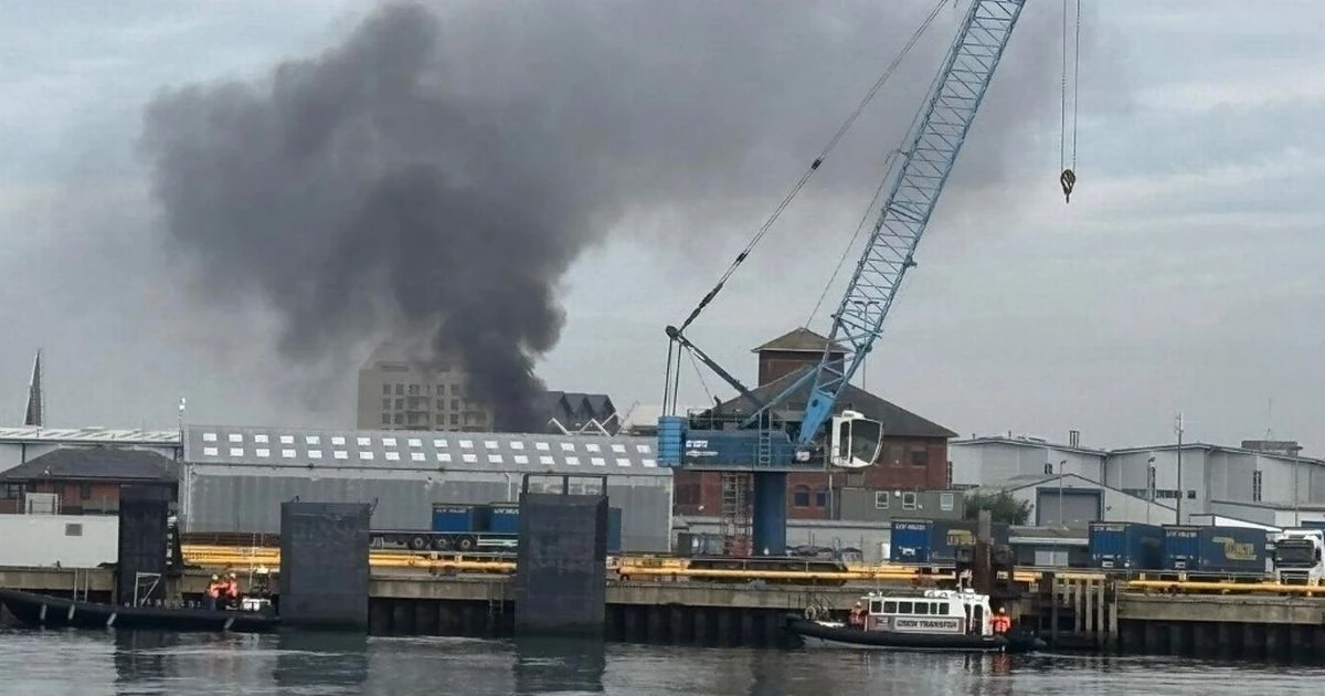 LivePoole fire LIVE: Locals issued warning as dozens of firefighters tackle huge blaze