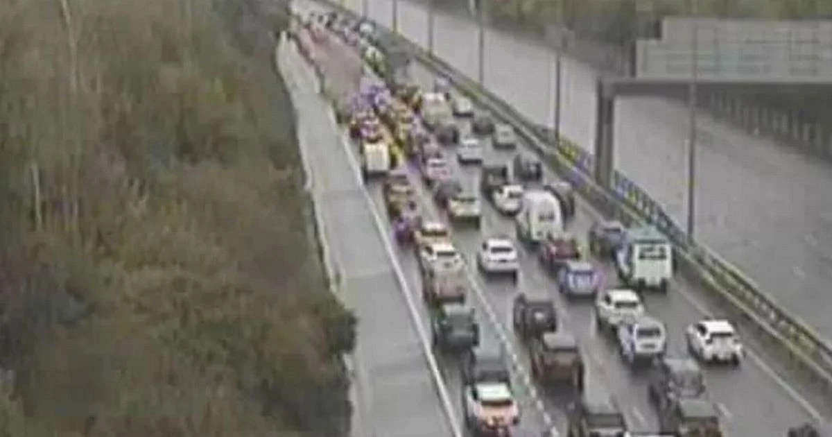 LiveM60 traffic LIVE as BOTH directions shut over 'police incident' in Manchester derby alert