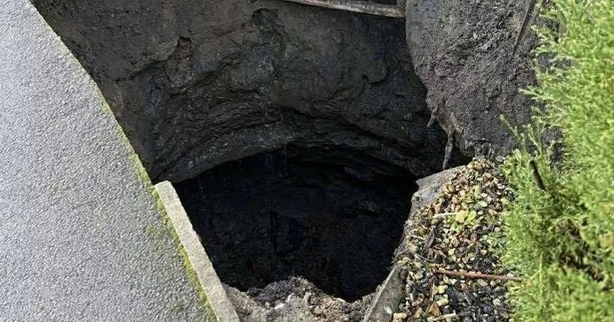 BREAKING: Darwen sinkhole: 'Major incident' after crater opens up with homes evacuated