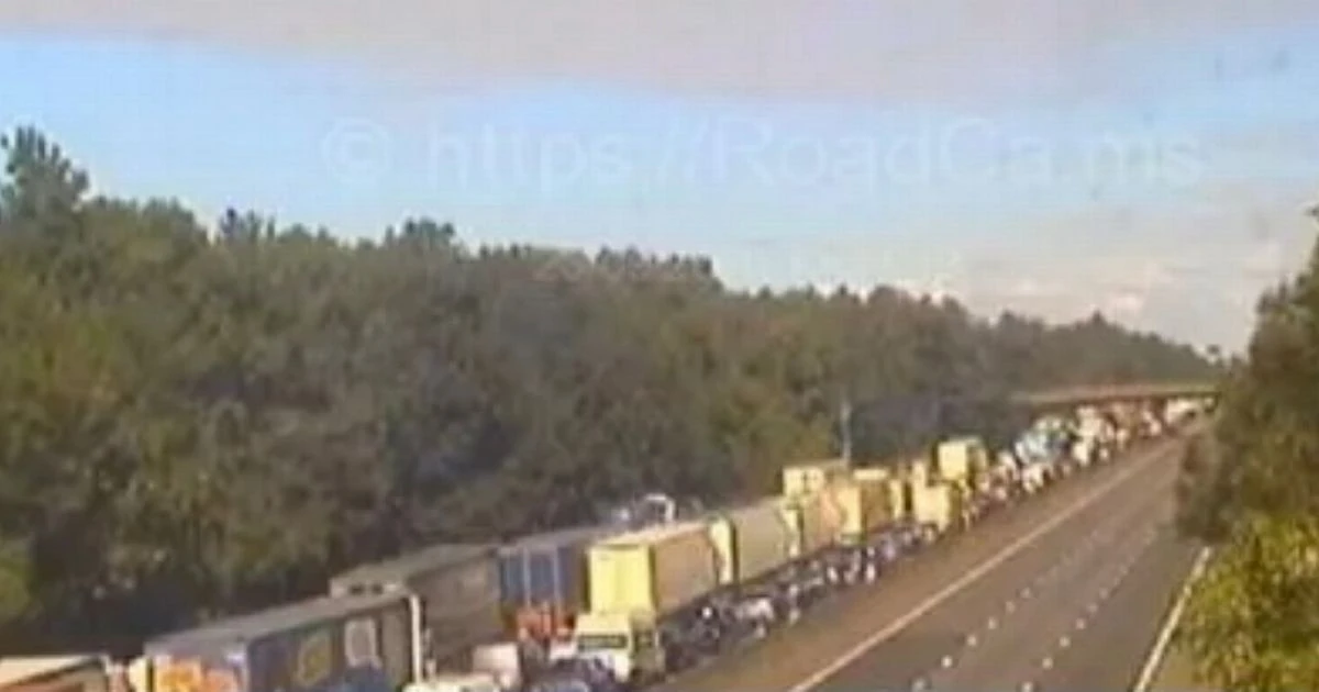 LiveM1 traffic LIVE as serious crash closes major road in both directions
