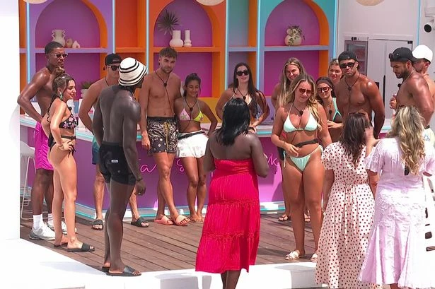 Love Island fans 'cringing' as star confronted during family and friends meeting