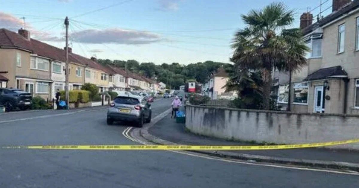 LiveBristol LIVE: Bomb squad and armed cops flood street as hundreds evacuated