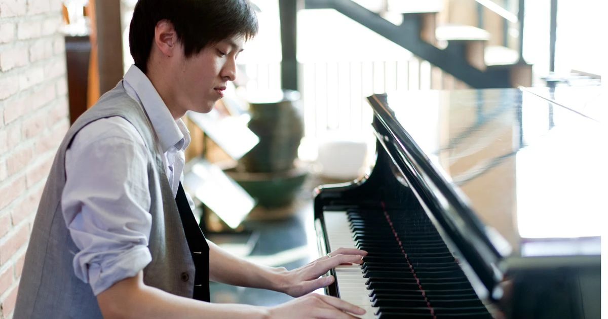Piano-playing man finds sweet note left by neighbours on night of US election
