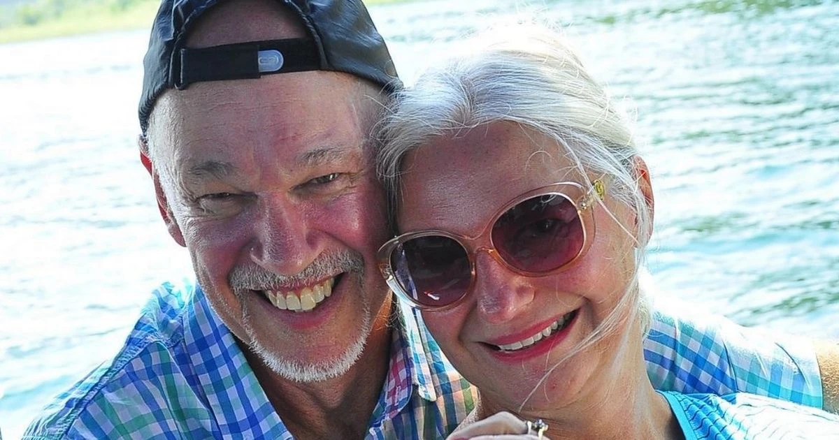 Dad dies after tiny cut became infected with flesh-eating bacteria whilst swimming in sea on holiday