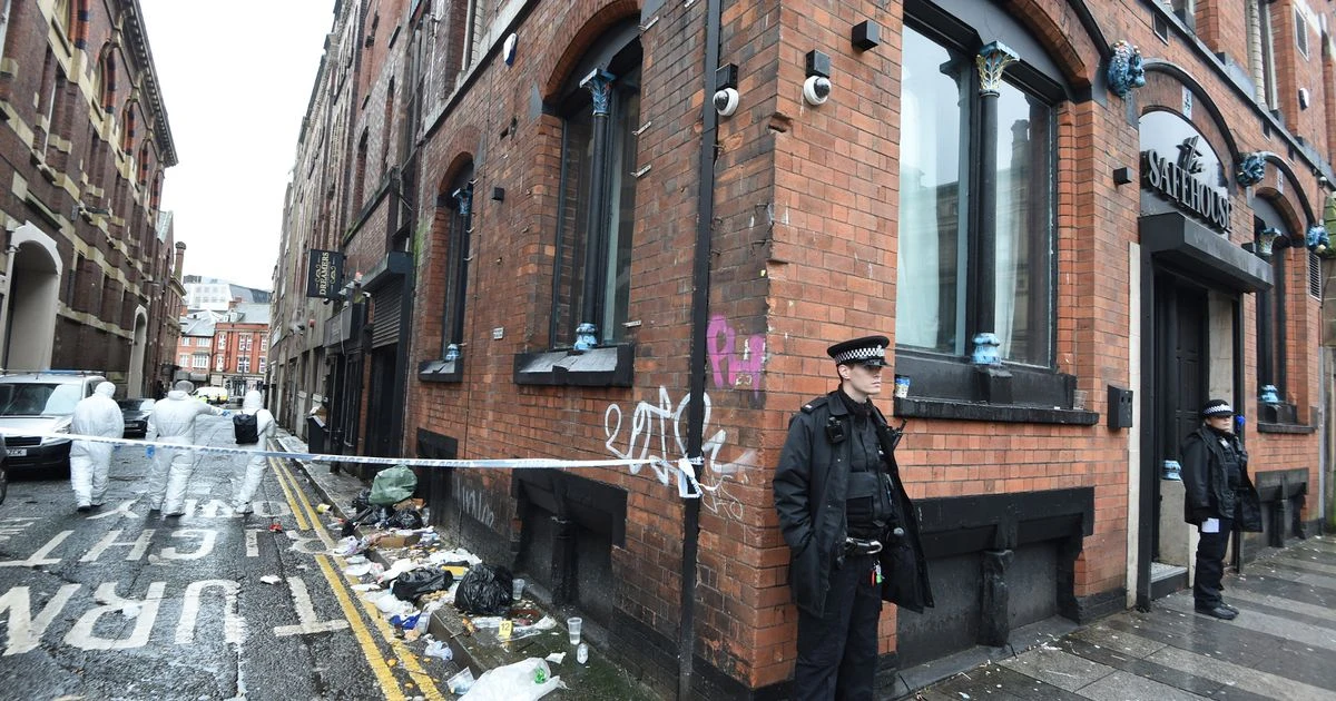 Judge cracks down on courtroom chaos after 'horrible behaviour' during boxer stabbing trial