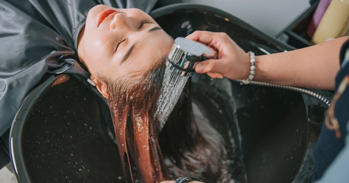 Hairdresser accidentally soaks client in water – but client gets wild revengeBeauty
