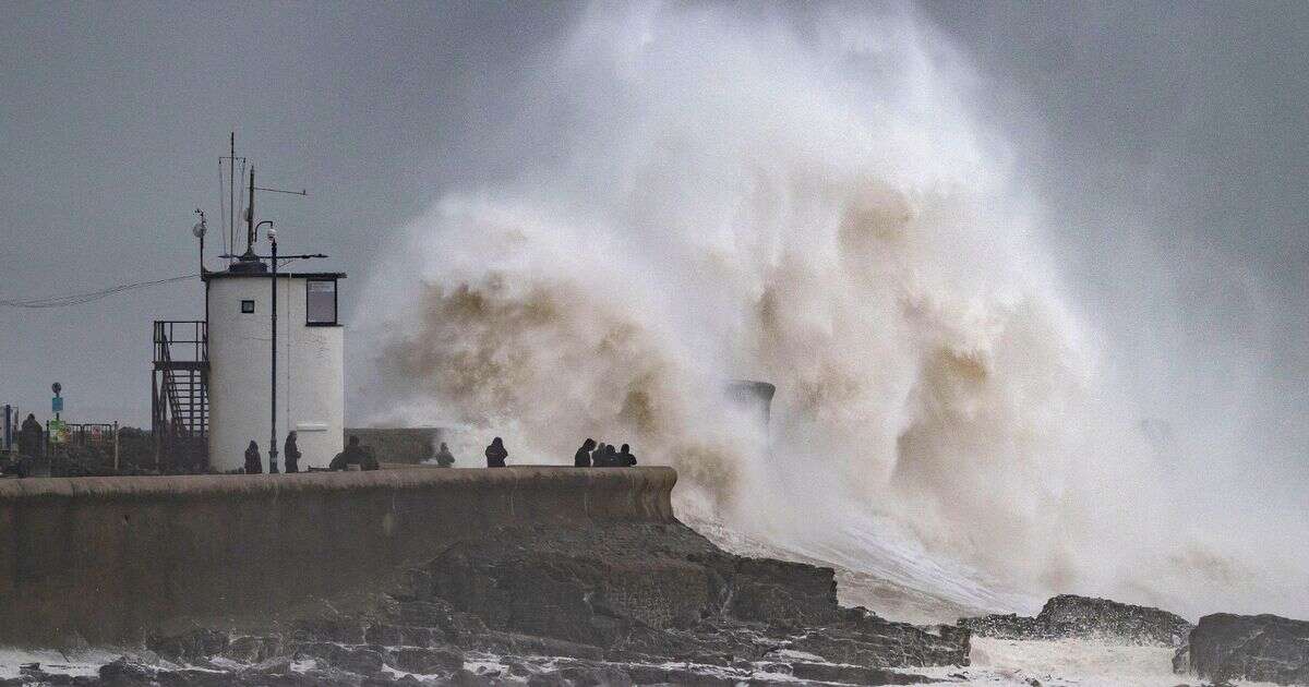 Christmas getaway chaos as brutal 75mph winds forecast in UK weather warnings