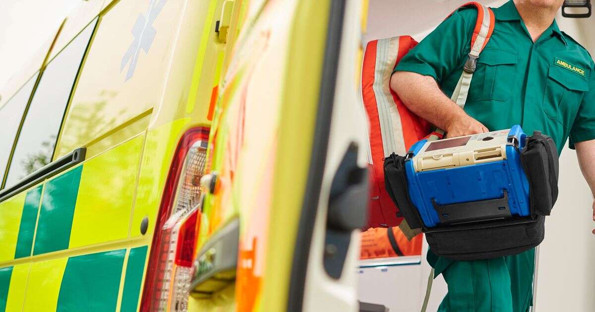 Paramedic shares one thing you should never do after a car crash – 'listen up'