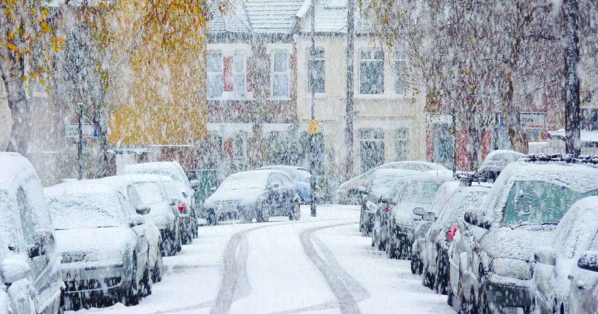 UK snow: Whole of Britain to be hit by mega two-week Arctic storm in new forecast