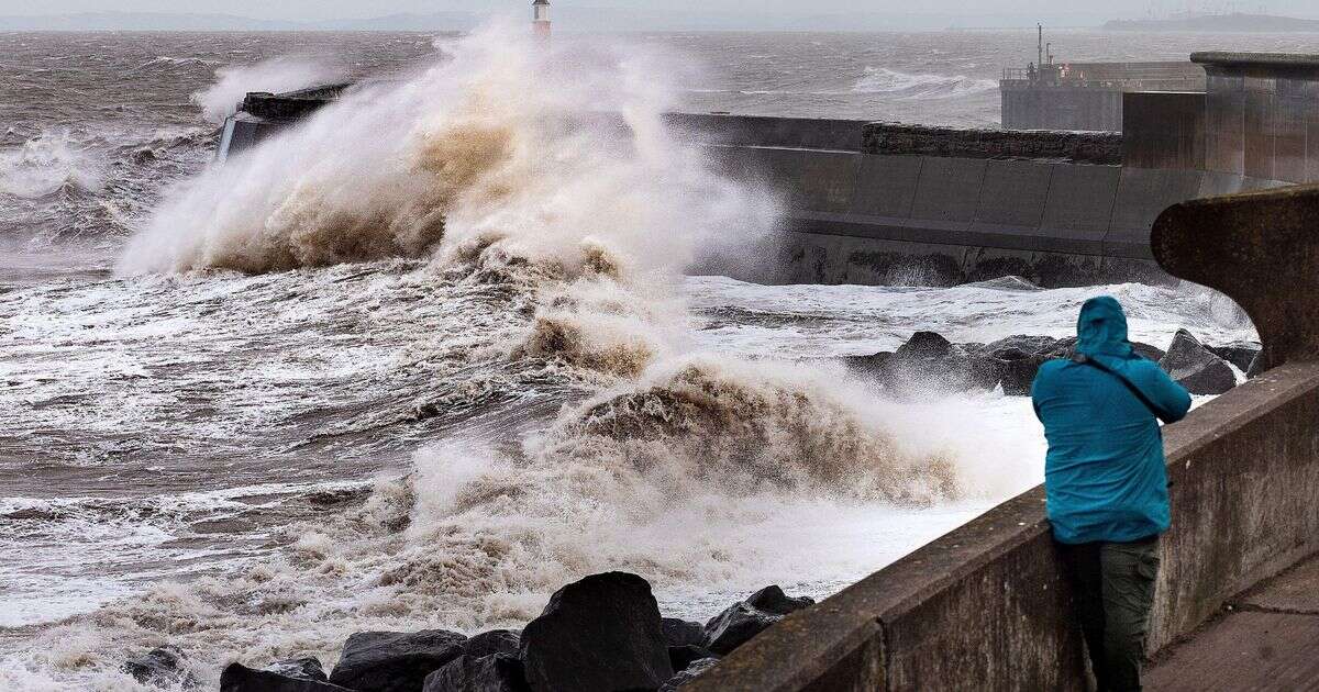 LiveUK weather LIVE: Britain battered by 82mph winds as plane crash lands and snow falls across country