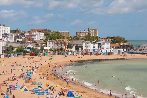 UK heatwave warning as Met Office issues update on forecast for this weekend