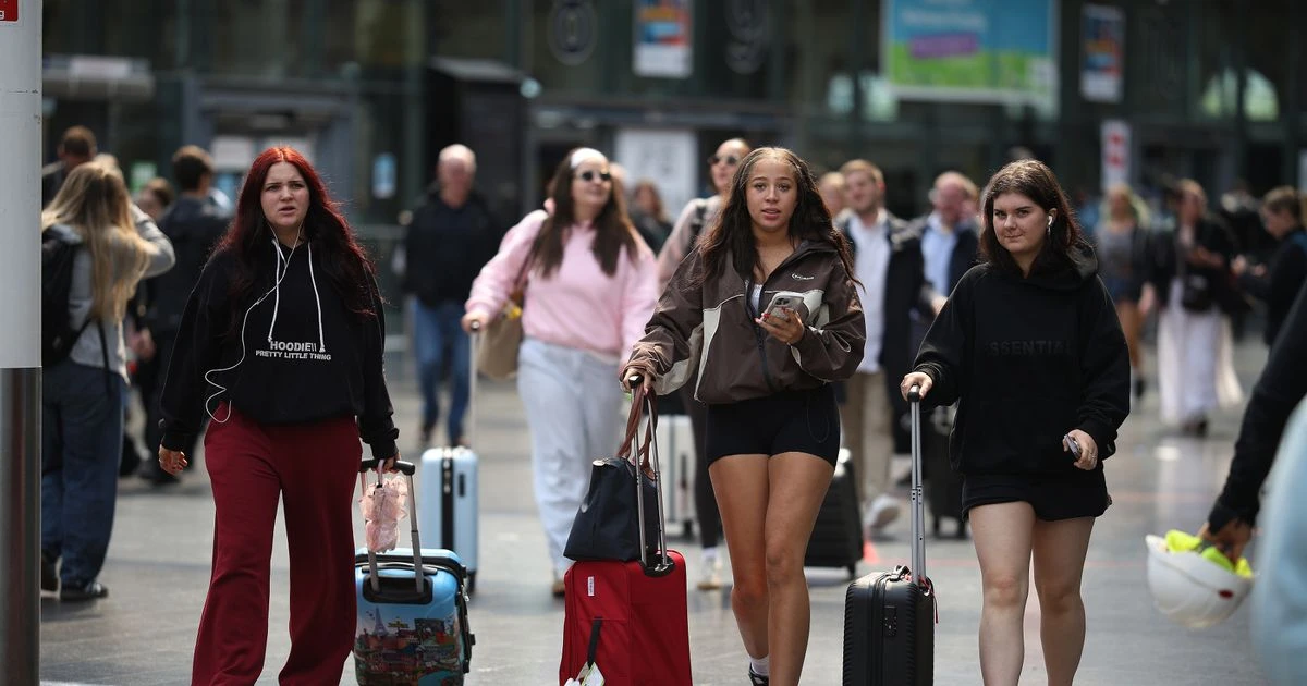 Manchester Airport trains cancelled with warning travel chaos could last hours