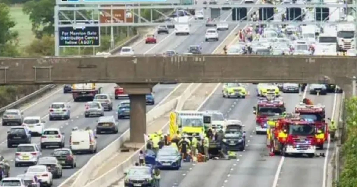 LiveM1 closure LIVE: Motorway closed in both directions after ‘multi vehicle’ crash