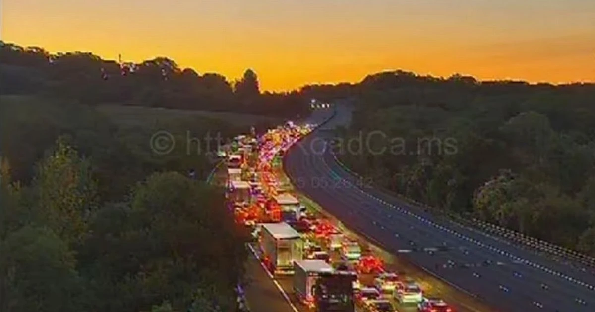 LiveM25 traffic LIVE: Gatwick rush hour chaos on major UK motorway over 'people in road'