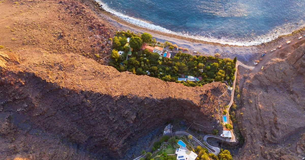 La Gomera tragedy as man and woman killed by car while sitting on bench at winery