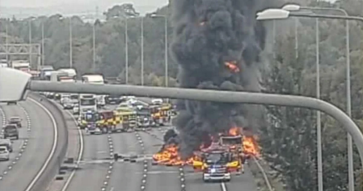 LiveM25 closure LIVE: Truck fire rips across major motorway as black smoke fills sky