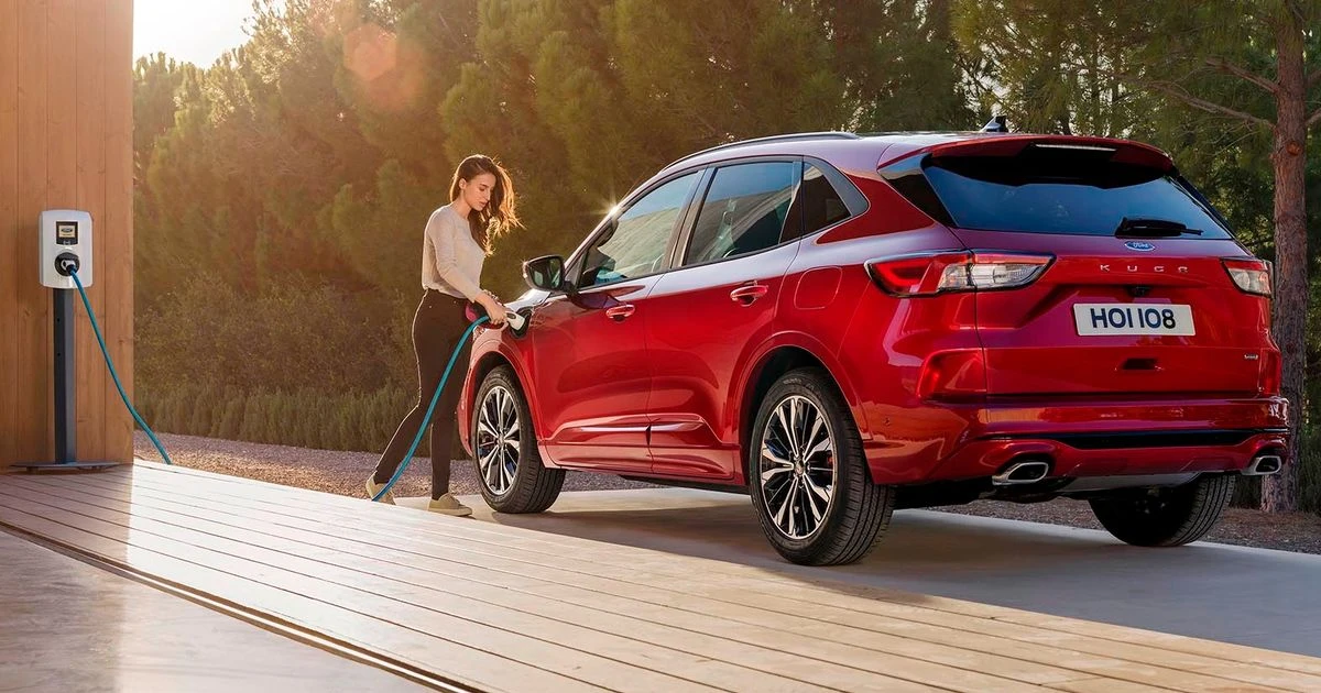 Ford gives drivers four-word warning as model is at risk of catching fire