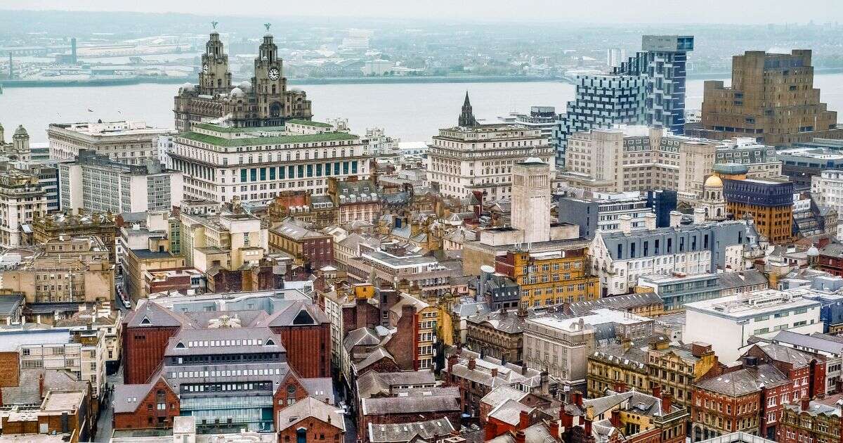 Hidden lake and tunnels kept secret under busy UK city centreAbandoned places