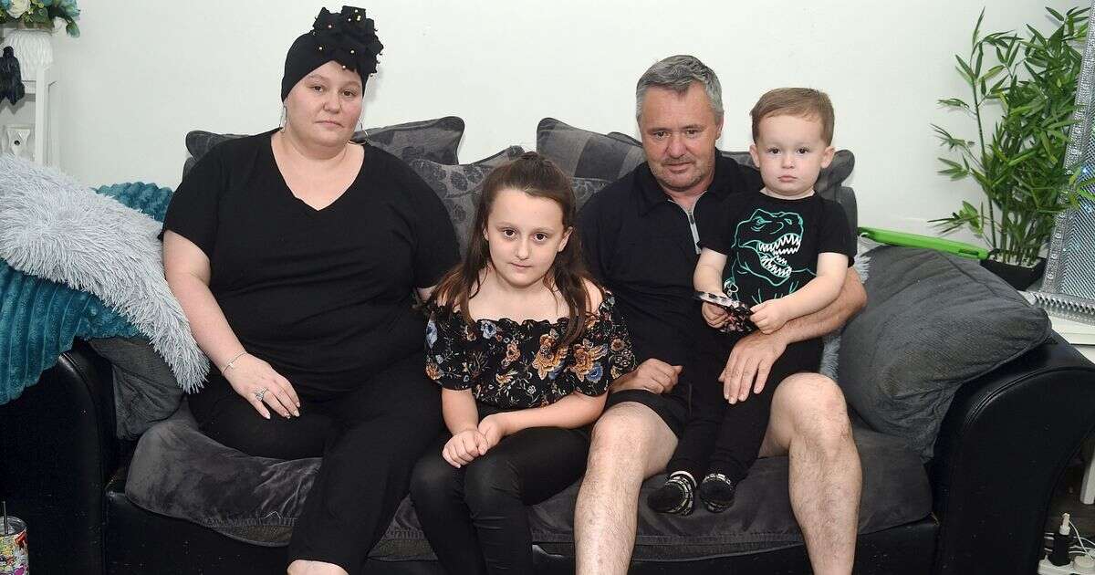 Mum with terminal cancer desperate to marry to make 'one big happy family' after incurable diagnosis