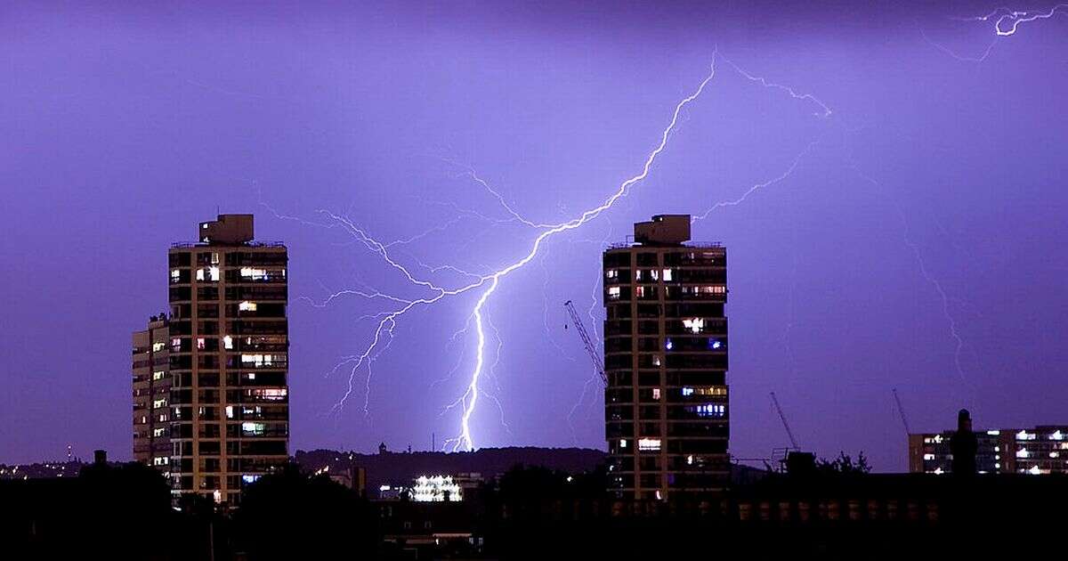 UK weather: Met Office issues urgent storm warning as 'lightning strikes to hit buildings'