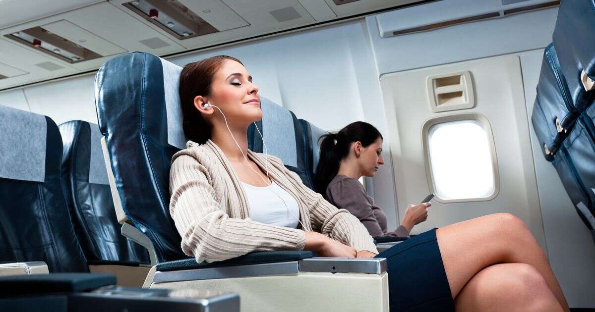 Doctor warns people on planes should never cross their legs