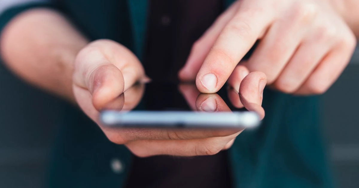 Widowed husband sends text message to late wife every year in heartbreaking exchange
