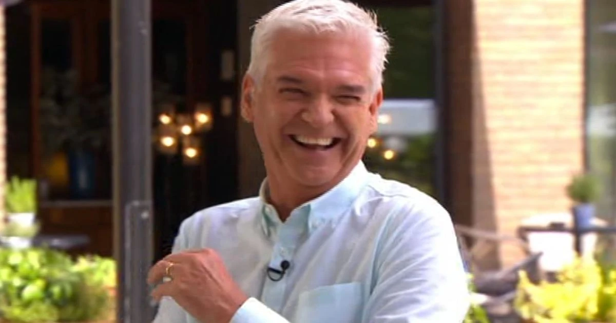 Phillip Schofield mocks Holly Willoughby's 'dull youth' after crude innuendo