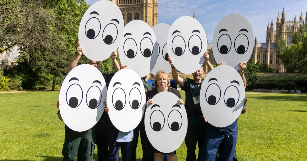 NHS heroes tell Johnson 'all eyes on you' as PM hides from giving pay rise they deserve