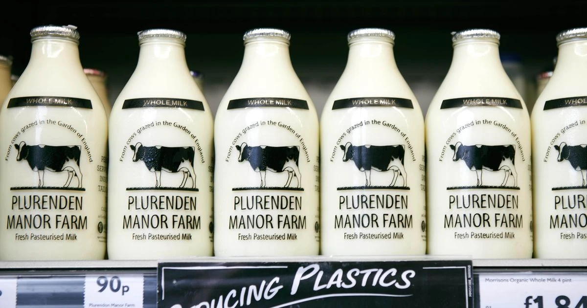 Supermarkets bringing back glass milk bottles to cut down on plastic and CO2 emissions
